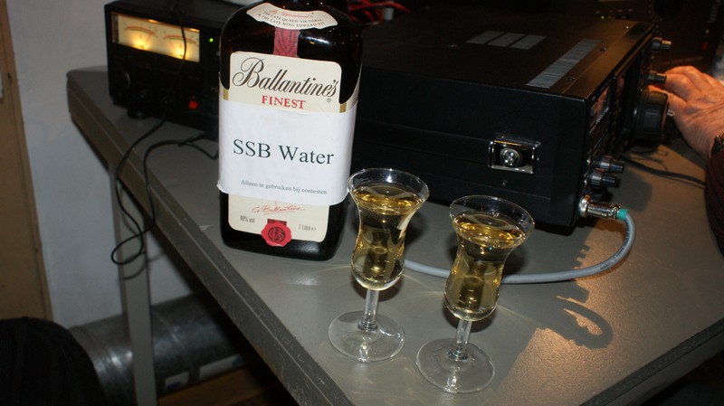 Bij iedere 100 qso's een borrel!!